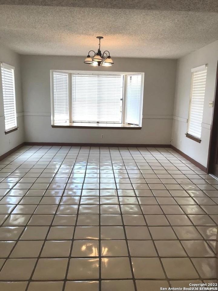 8535 Pendragon St - Photo 2 of 17