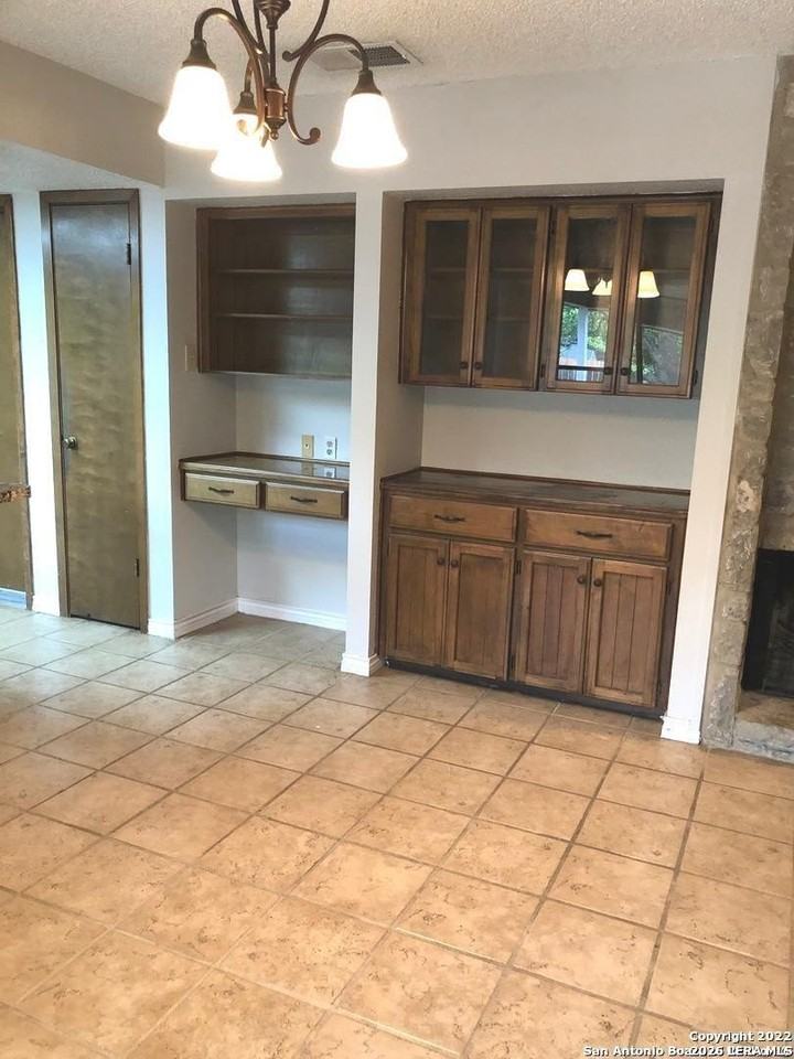 8535 Pendragon St - Photo 6 of 17