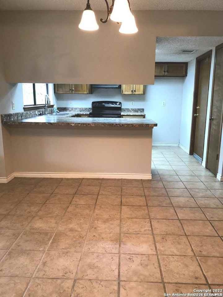 8535 Pendragon St - Photo 7 of 17