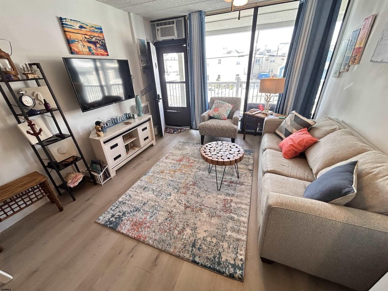 9415 Pacific Ave - Photo 5 of 17