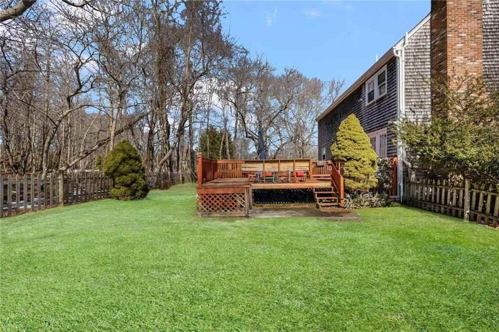 1059 E Shore Rd - Photo 5 of 35