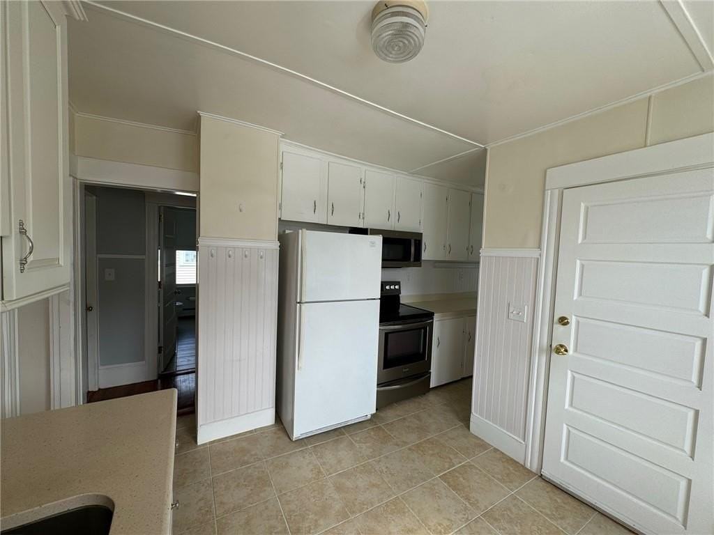 15 Freeborn St Unit 2 - Photo 3 of 27