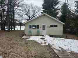 featured image of 2704 W Log Lake Rd Ne