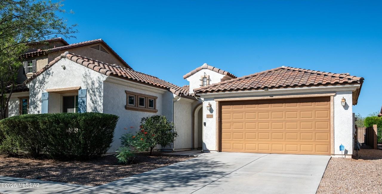 5758 S Clonmellon Ave - Photo 4 of 44