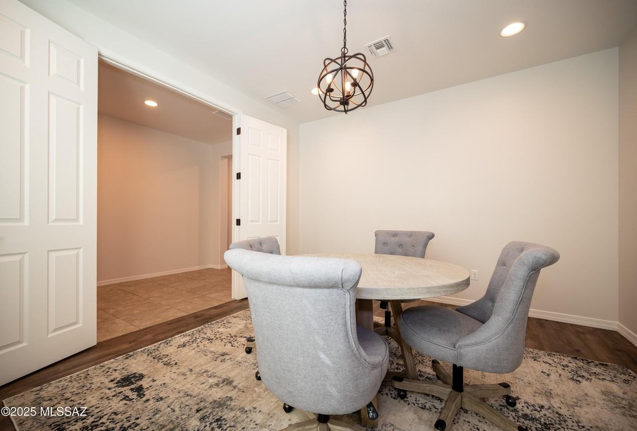 5758 S Clonmellon Ave - Photo 7 of 44