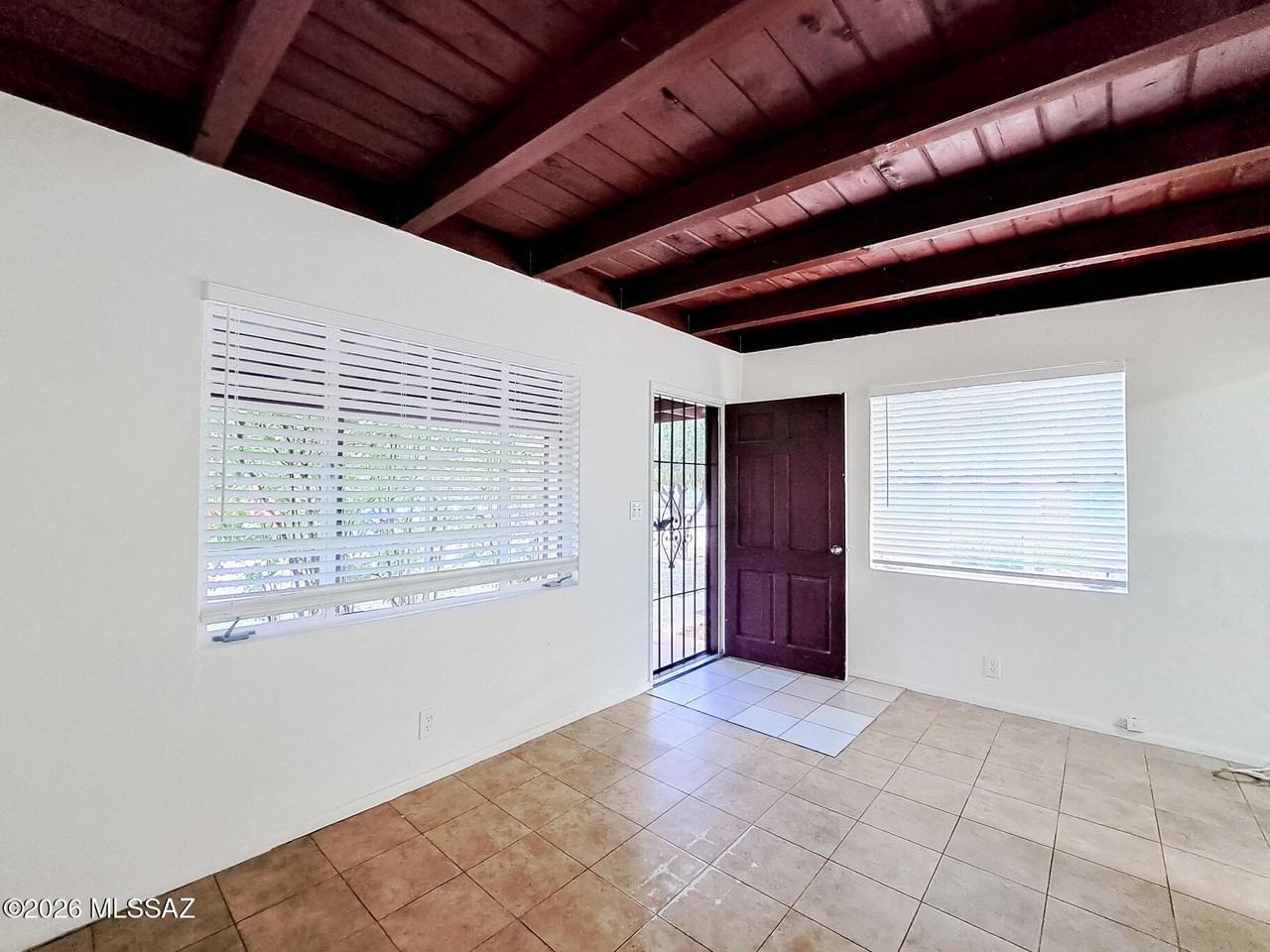 3537 E Camden St - Photo 4 of 20