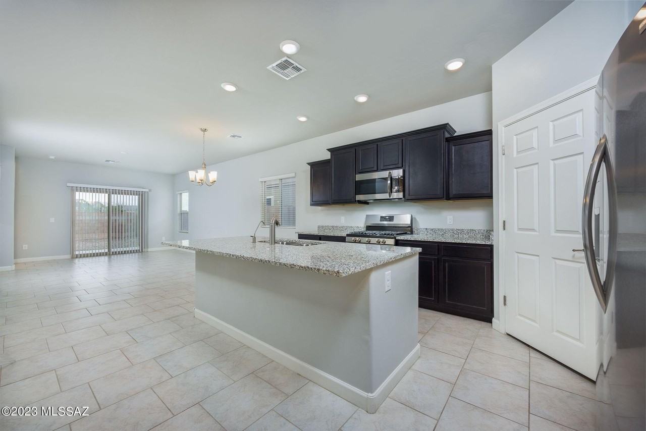 10318 S Keegan Ave - Photo 4 of 21