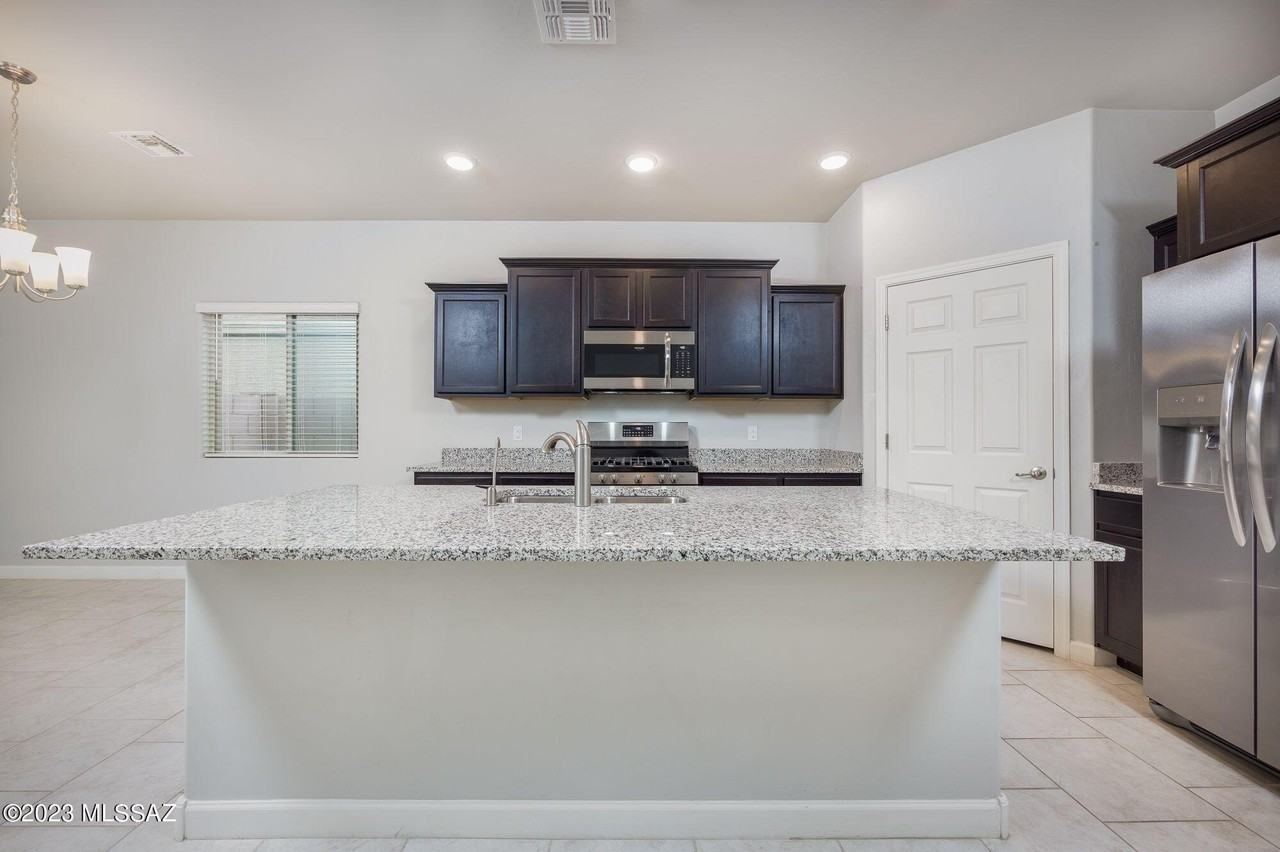 10318 S Keegan Ave - Photo 5 of 21