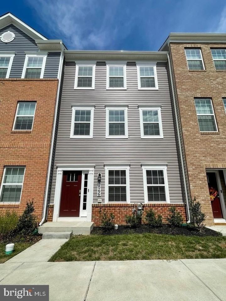 7066 Delegate Pl - Photo 2 of 25