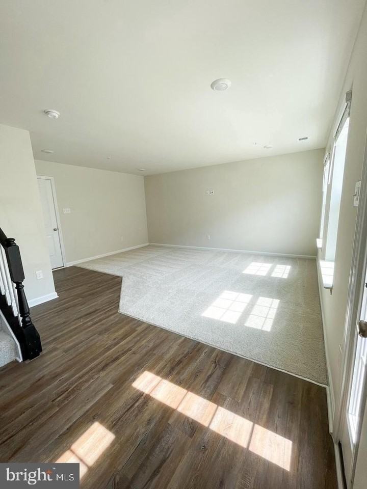 7066 Delegate Pl - Photo 4 of 25