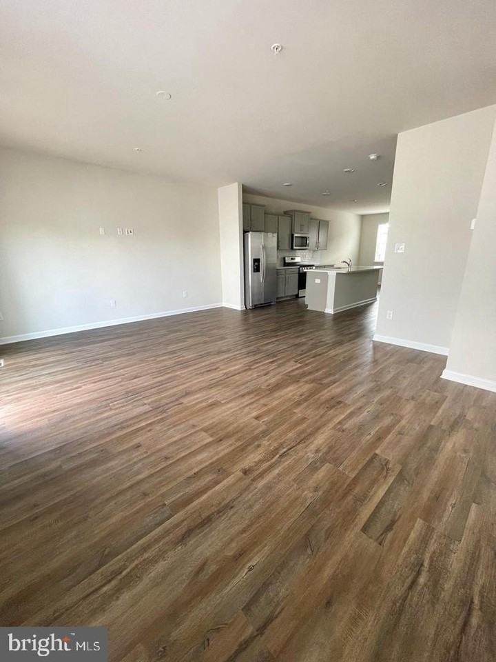 7066 Delegate Pl - Photo 6 of 25