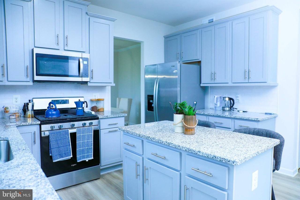 11801 Asbury Dr - Photo 5 of 50