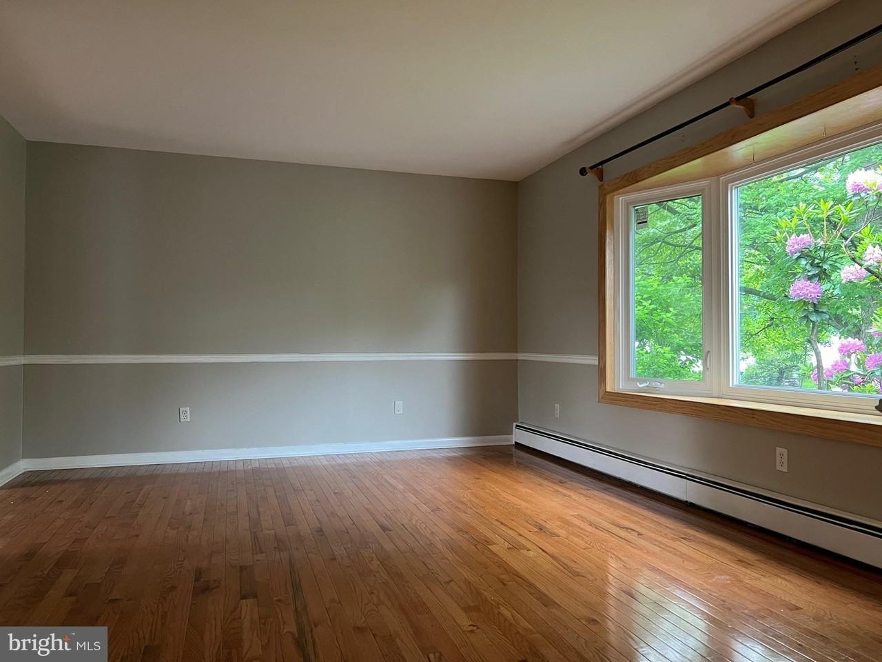 7711 Farmdale Ave - Photo 3 of 20