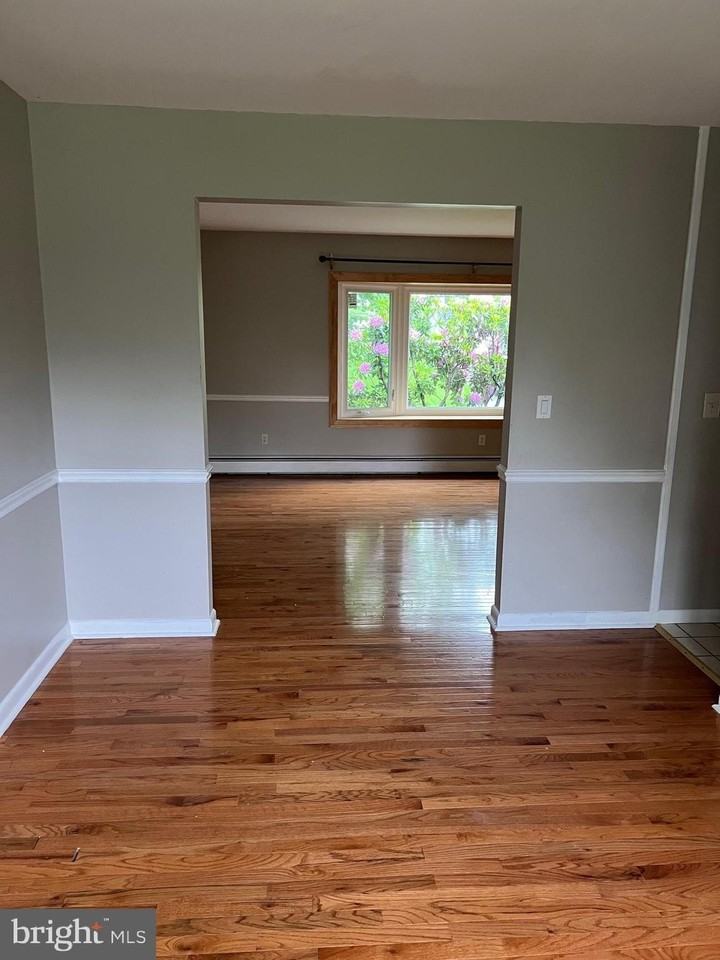 7711 Farmdale Ave - Photo 5 of 20