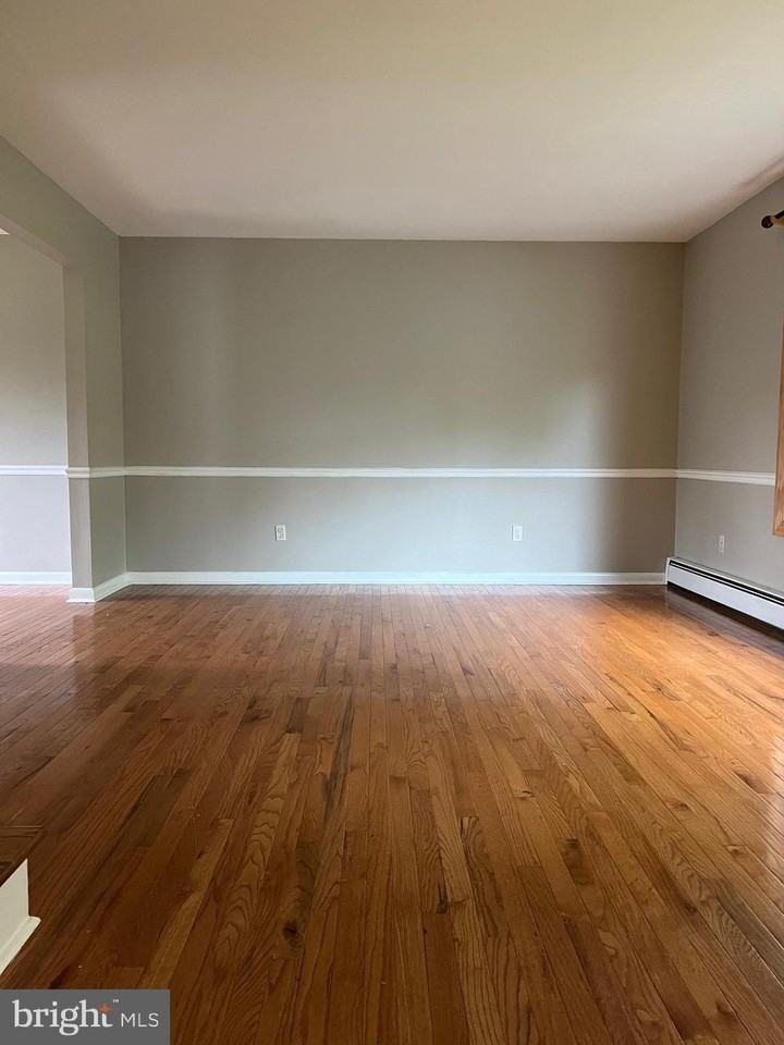 7711 Farmdale Ave - Photo 7 of 20