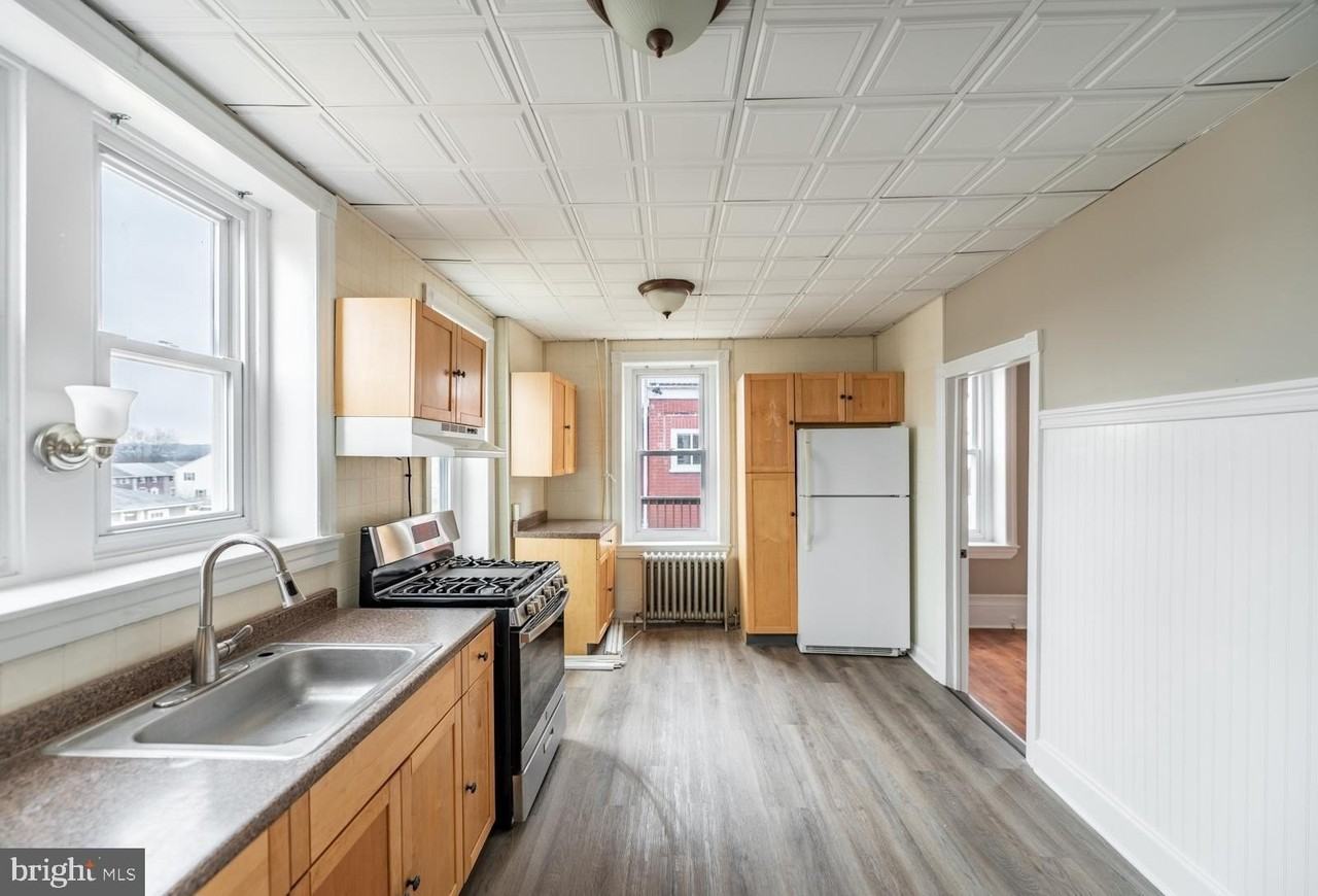 631 Main St Unit Apt - Photo 7 of 33