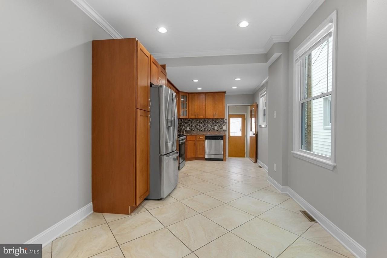 2637 E Madison St - Photo 4 of 32