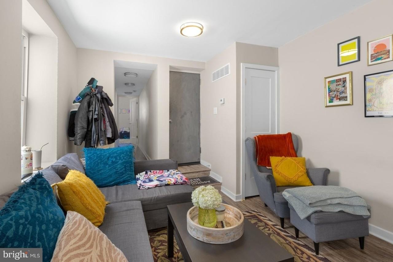 162 Richmond St Apt 2 - Photo 3 of 20