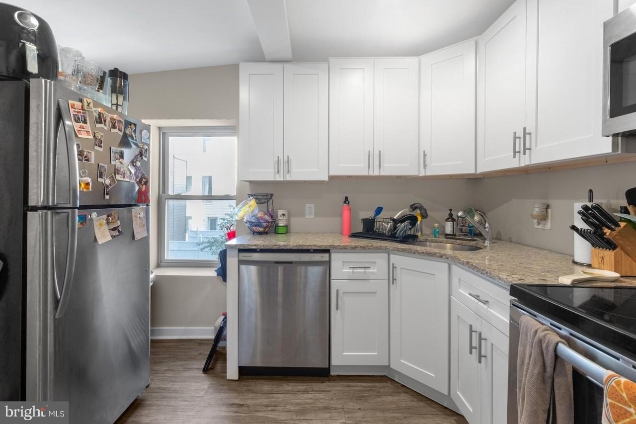 162 Richmond St Apt 2 - Photo 4 of 20