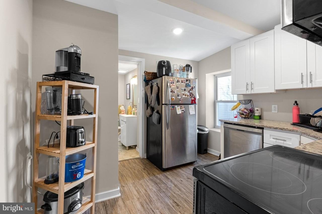 162 Richmond St Apt 2 - Photo 5 of 20