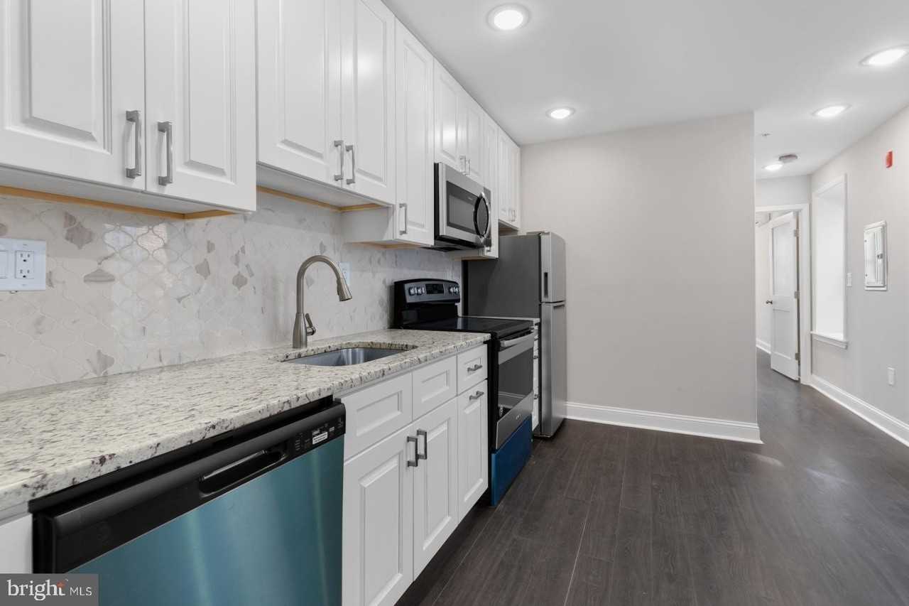 624 N 35th St Unit 3 - Photo 2 of 22