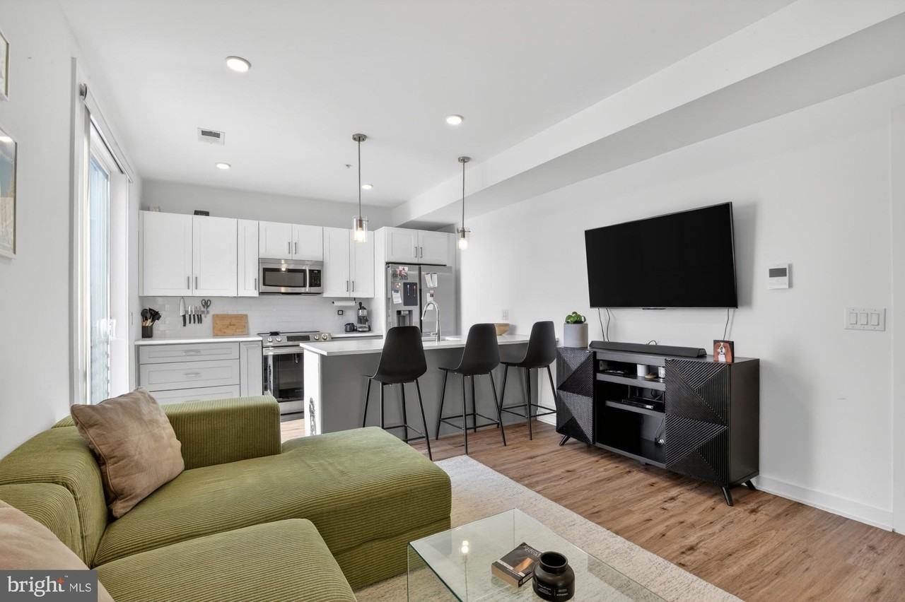 304 W Master St Apt 5 - Photo 3 of 23