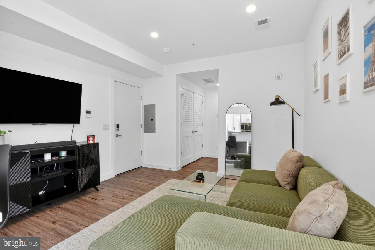 304 W Master St Apt 5 - Photo 4 of 23