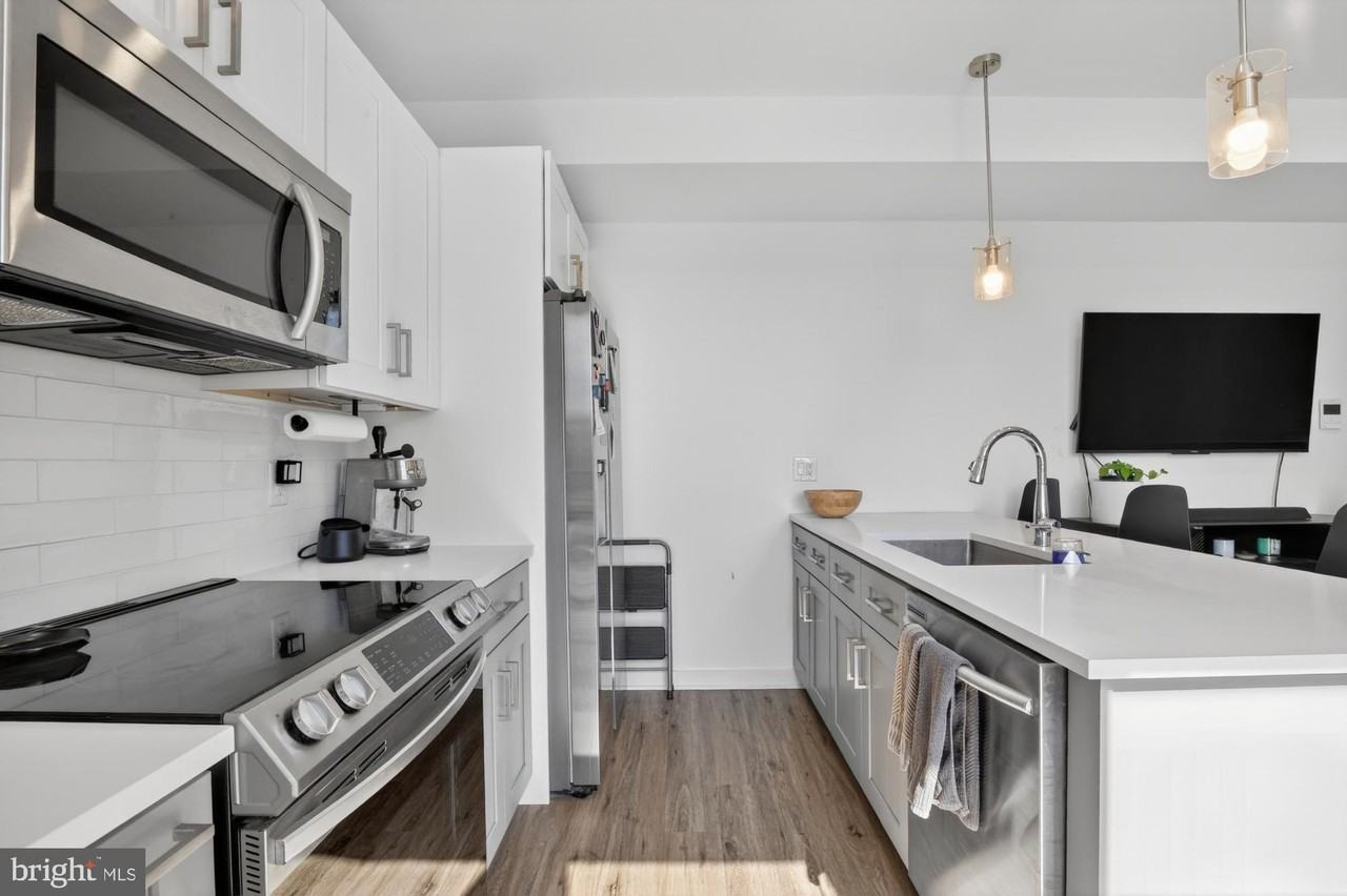 304 W Master St Apt 5 - Photo 6 of 23