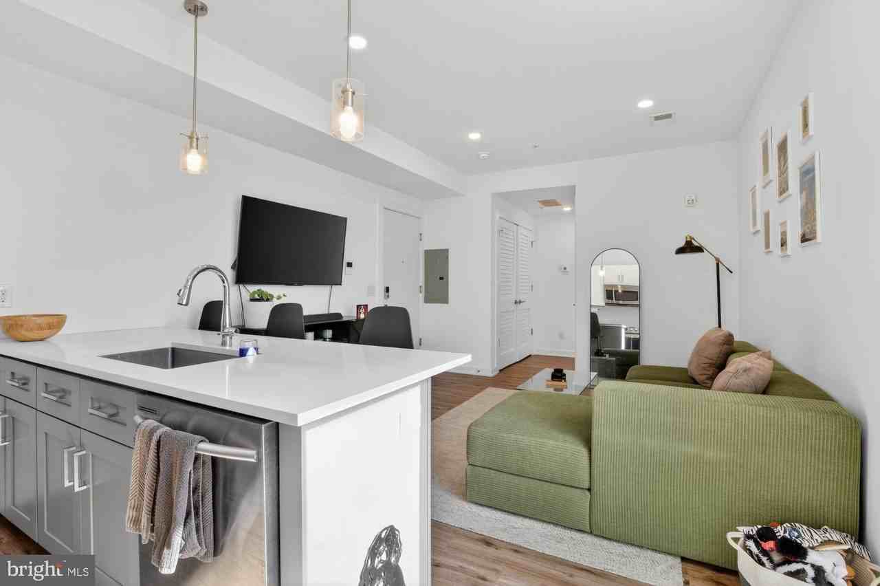 304 W Master St Apt 5 - Photo 7 of 23