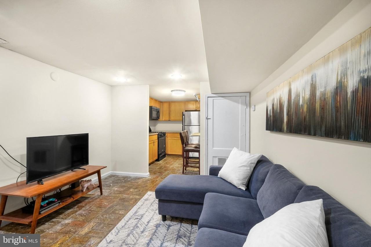 234 Bainbridge St #1R - Photo 2 of 13