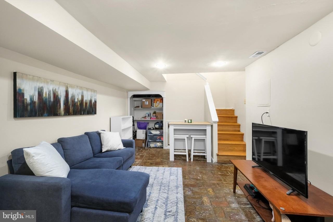 234 Bainbridge St #1R - Photo 3 of 13