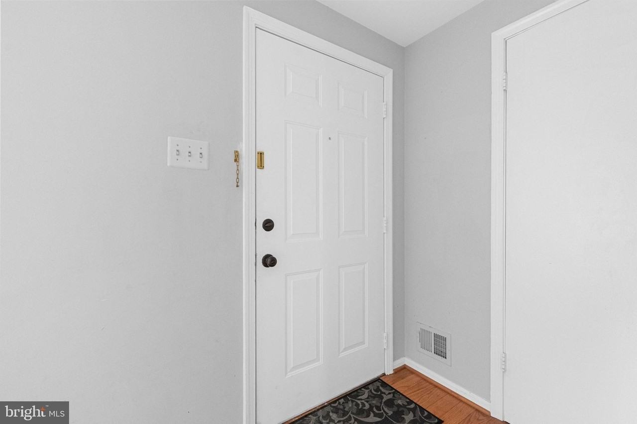 9071 Loreleigh Way - Photo 4 of 34