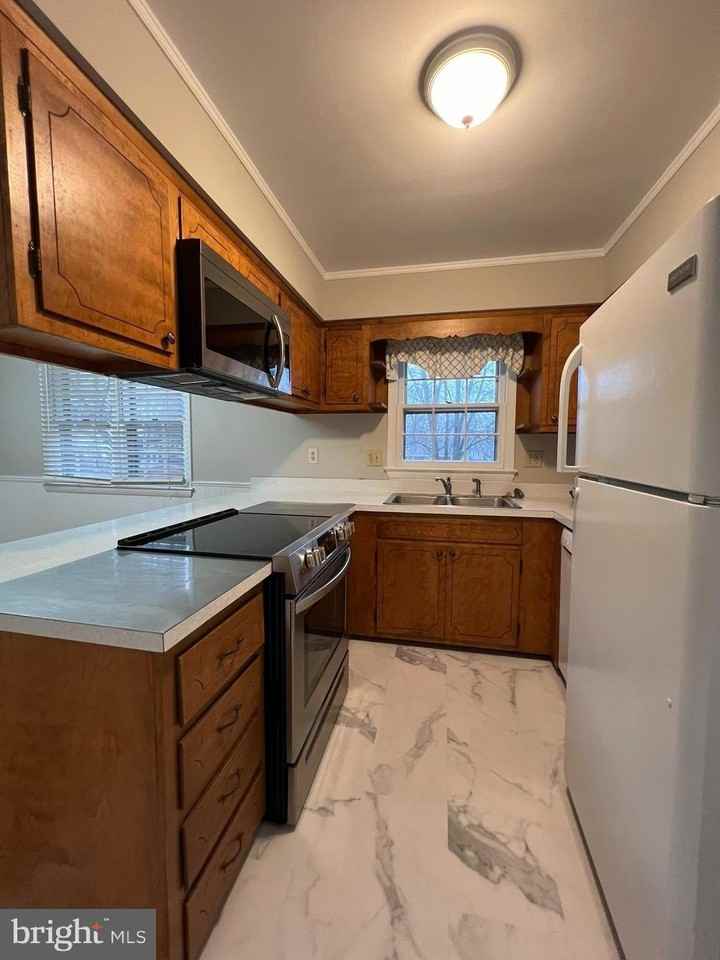 79 S Rogers St - Photo 3 of 13