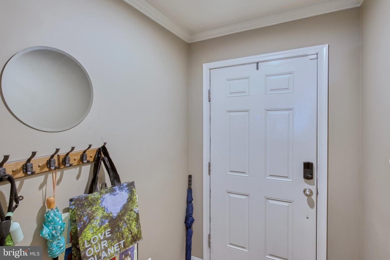 10228 Fountain Cir - Photo 4 of 37