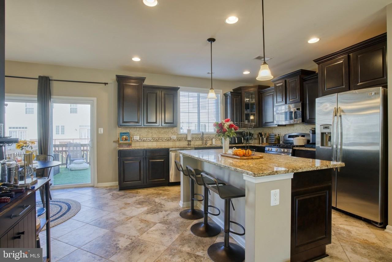 10228 Fountain Cir - Photo 7 of 37