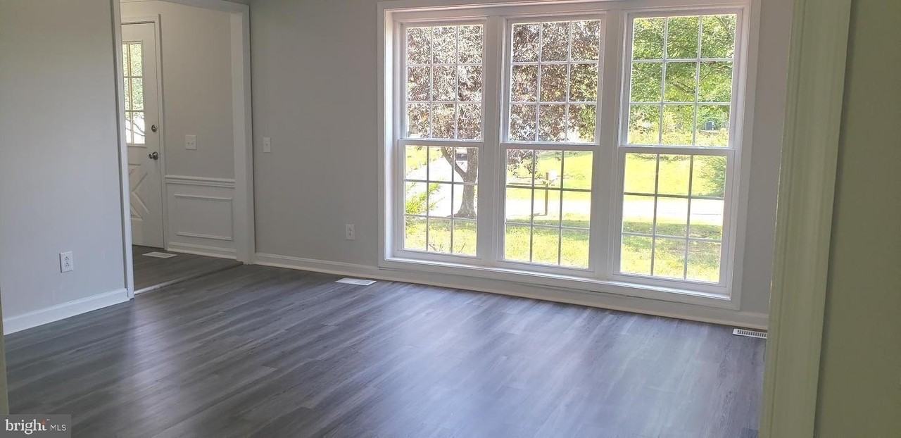 5906 Cascade Dr - Photo 3 of 26