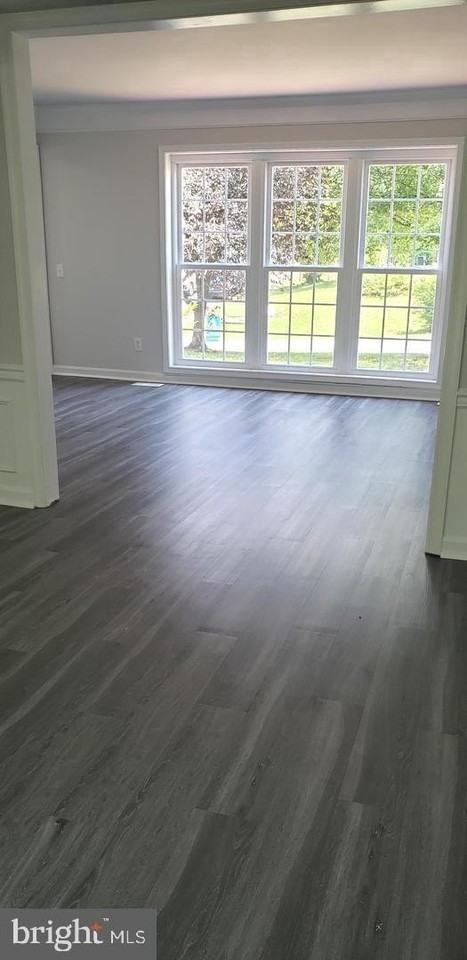 5906 Cascade Dr - Photo 4 of 26