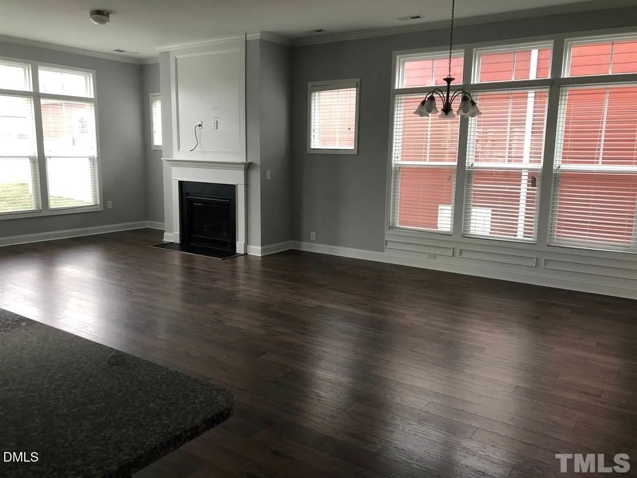 444 Bridgeton Ave - Photo 5 of 17