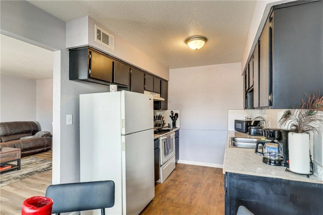 644 Swan Dr Apt 2 - Photo 6 of 13