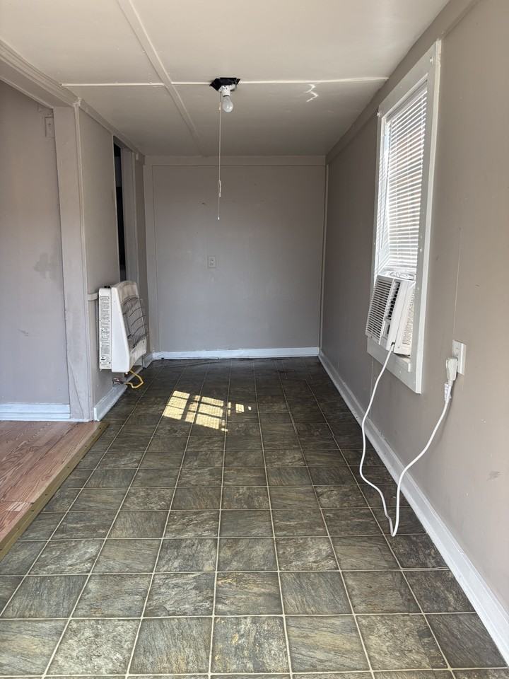 210 W Spring St #1 - Photo 2 of 10