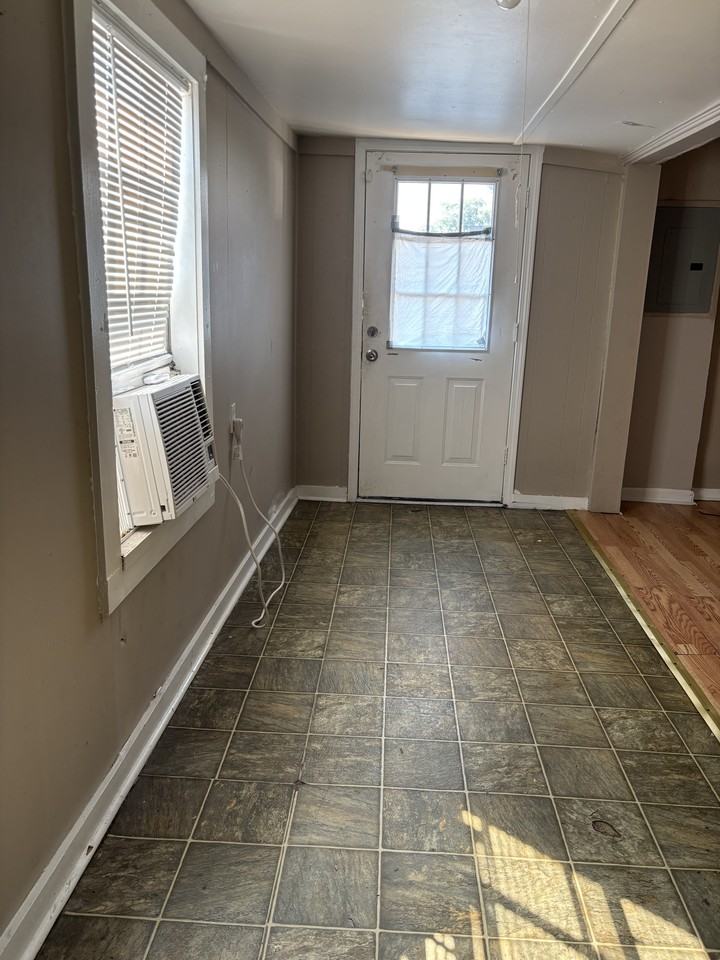 210 W Spring St #1 - Photo 3 of 10