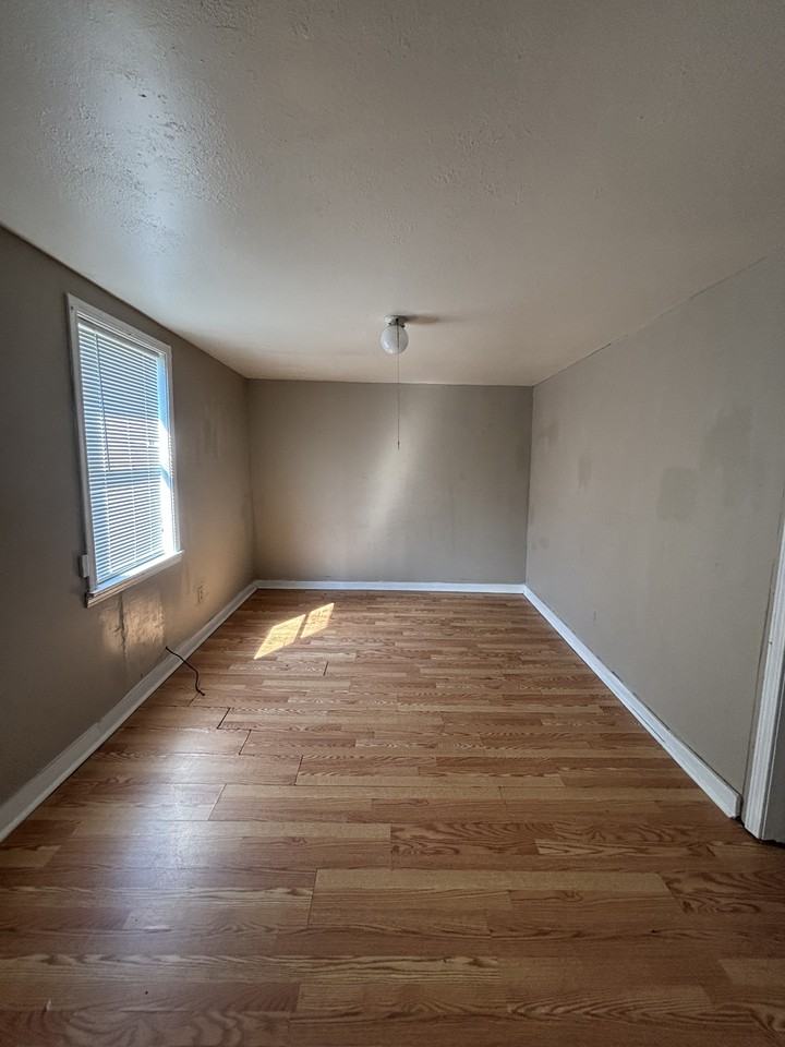 210 W Spring St #1 - Photo 7 of 10