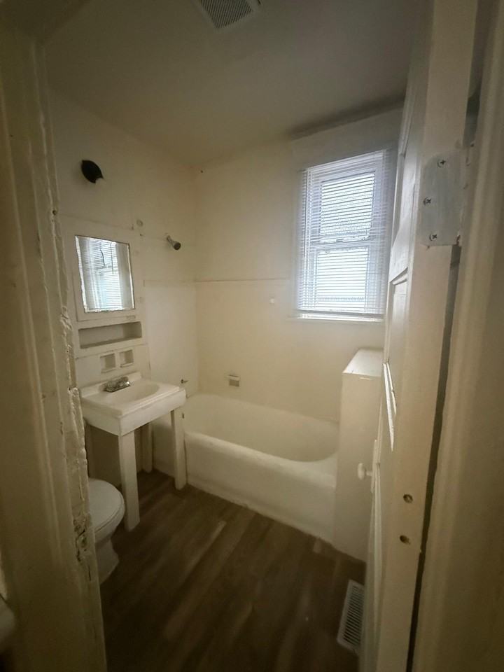 1231 W Windlake Ave #1231A - Photo 3 of 6