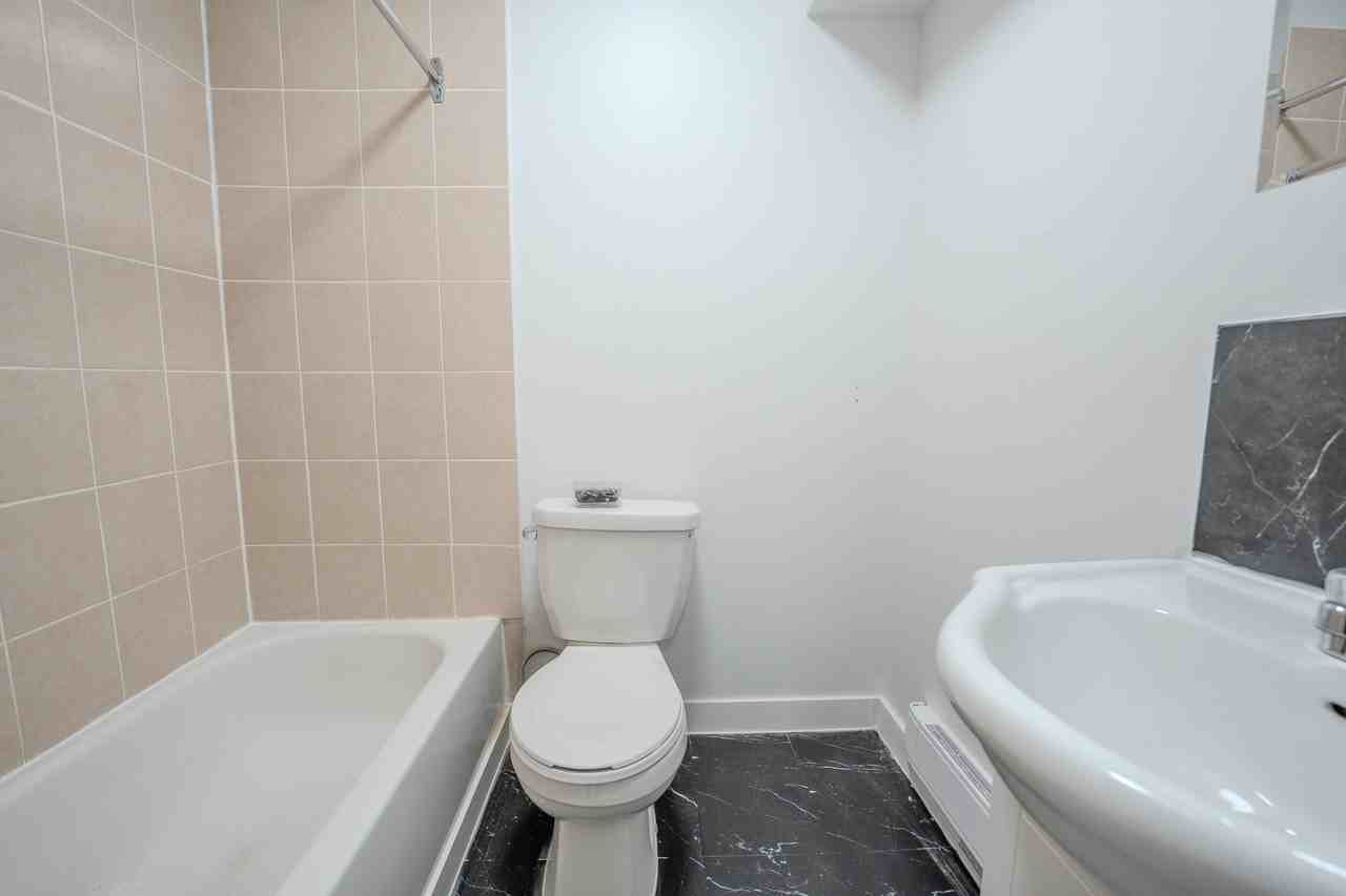 560 31e Avenue #100B - Photo 5 of 6