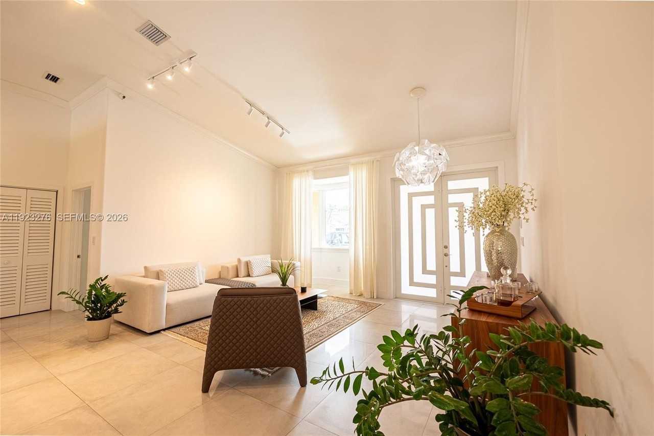 9895 Nw 28th Ter - Photo 5 of 30