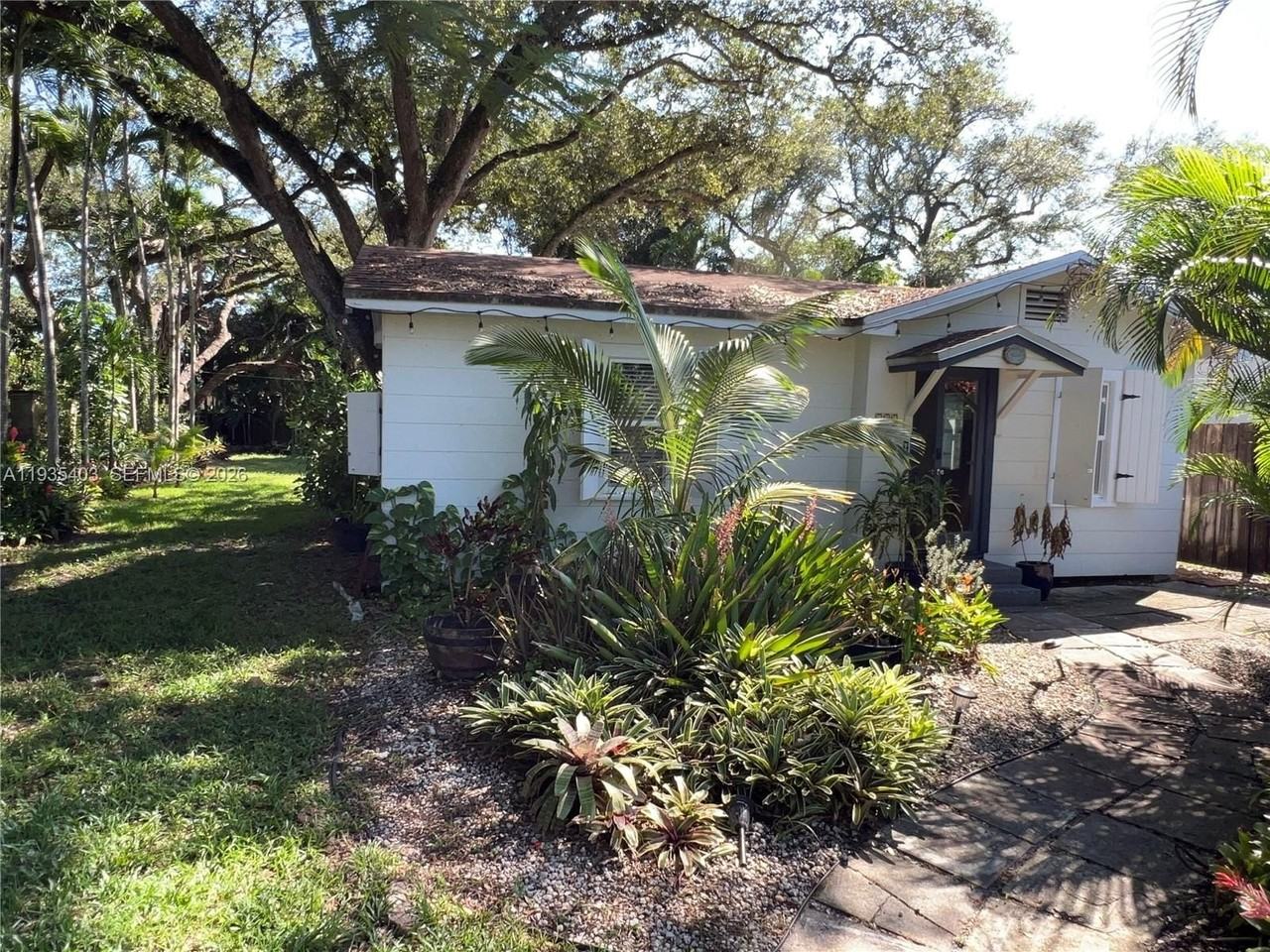 606 Sw 11th St #0 - Photo 3 of 19