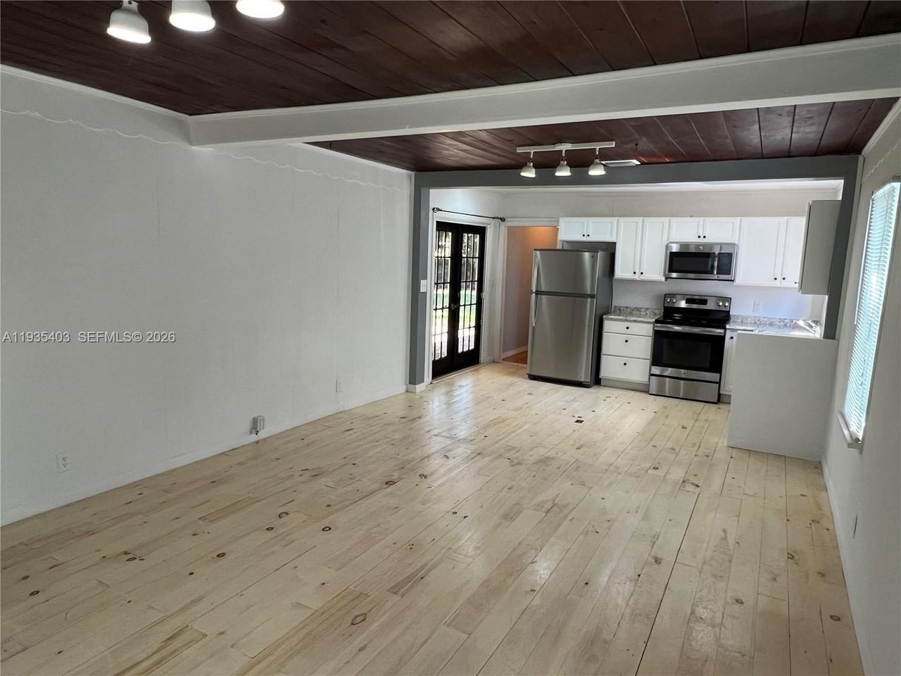 606 Sw 11th St #0 - Photo 5 of 19