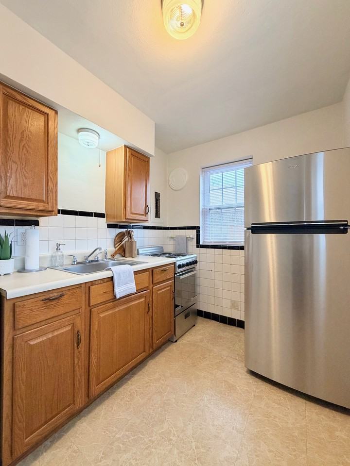 5821 Sunshine Drive #H - Photo 2 of 8