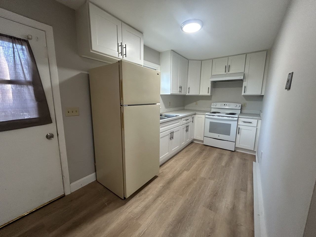 55 Alcove St #4 - Photo 6 of 6