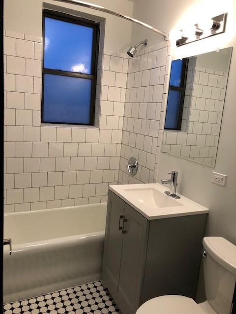 W Pratt Blvd & N Sheridan Rd - Photo 5 of 10